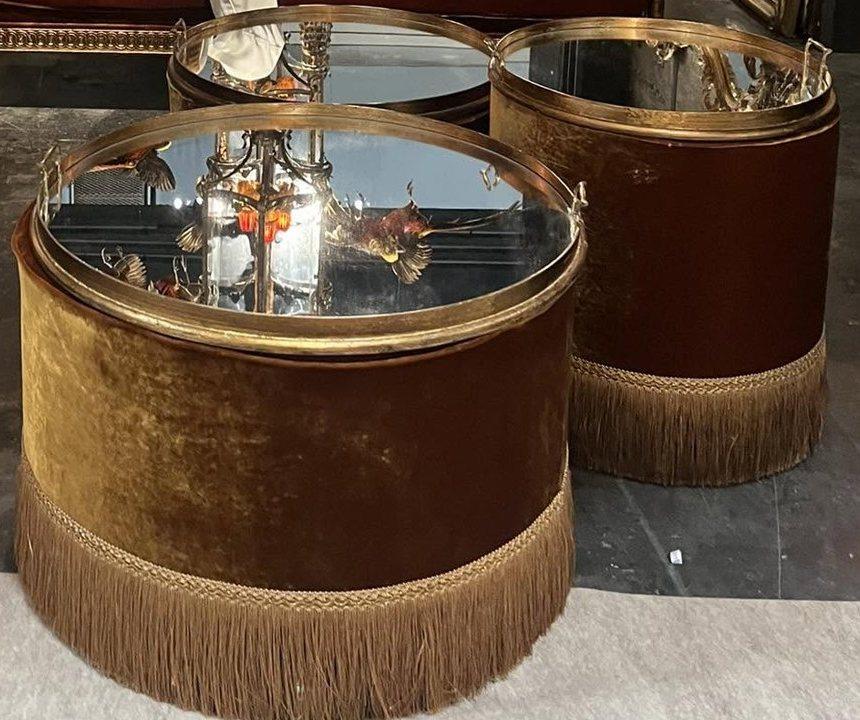 Tavolini in velluto con piano a specchio e frange
